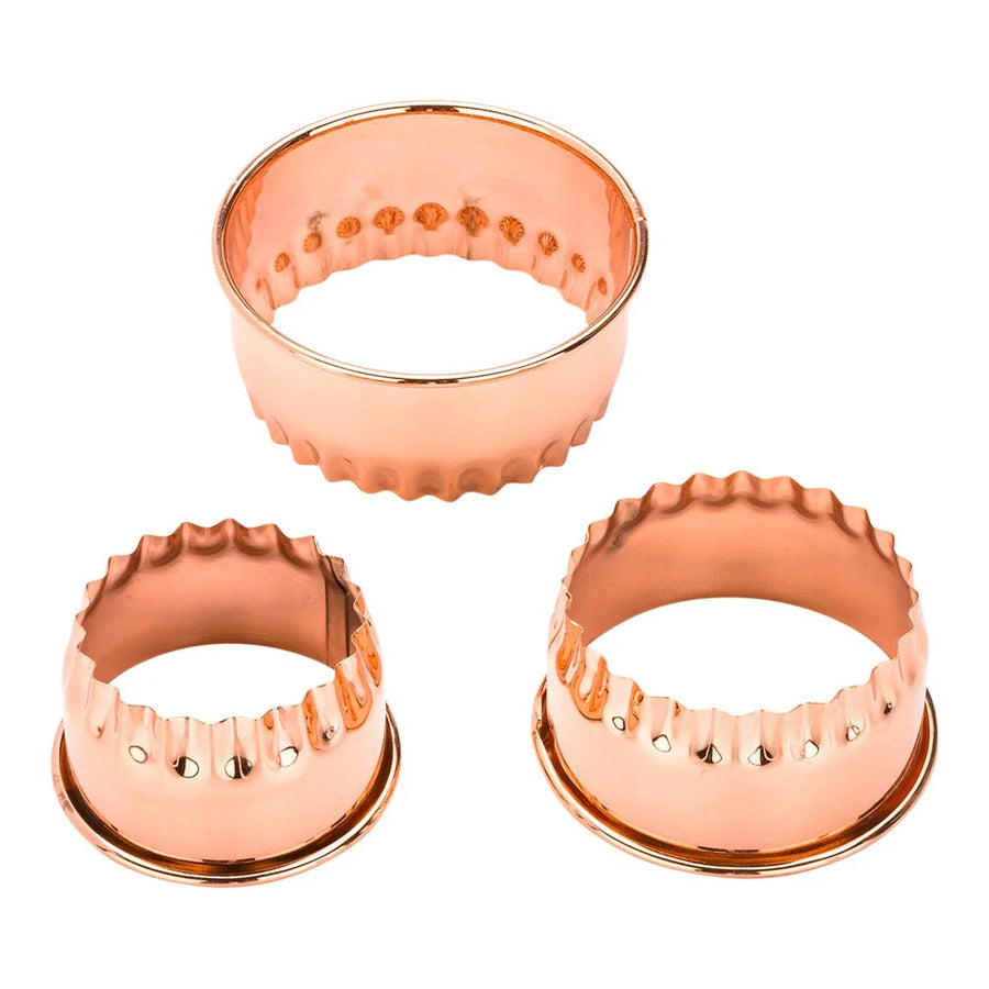 Restaurantware Pastry Tek 3-Piece Copper-Plated Metal Round Cookie Cutter Set, Fluted - Restaurant Equipment and Smallwares - Canadian Distribution