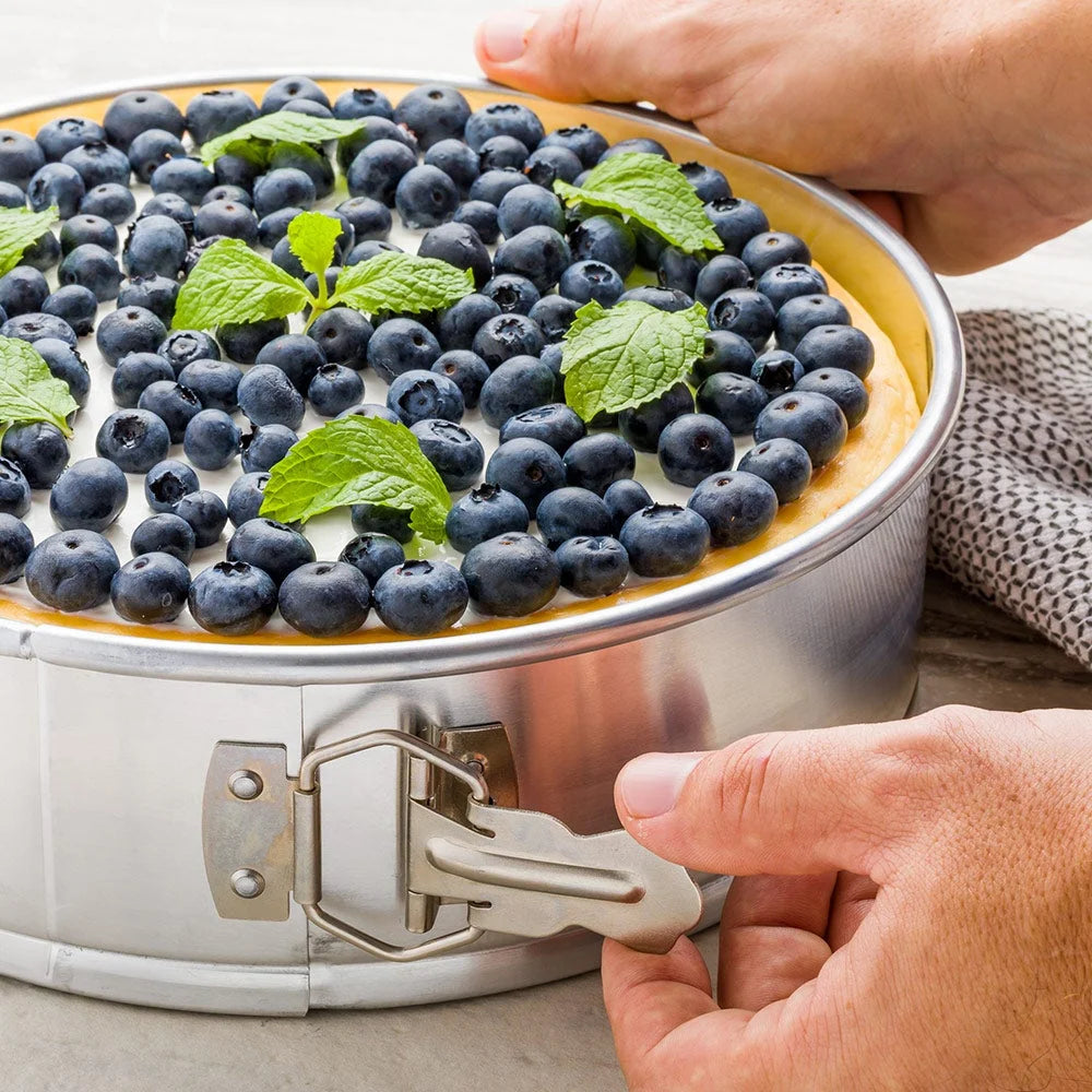 Restaurantware Met Lux Aluminum Springform Cake Pan, 9X9X3In - Restaurant Equipment and Smallwares - Canadian Distribution - Ships Free Within Canada on Orders Above CAD $199