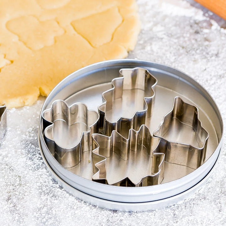 Restaurantware Pastry Tek 7-Piece Metal Leaf Cookie Cutter Set, In Round Tin Box - Restaurant Equipment and Smallwares - Canadian Distribution - Ships Free Within Canada on Orders Above CAD $199
