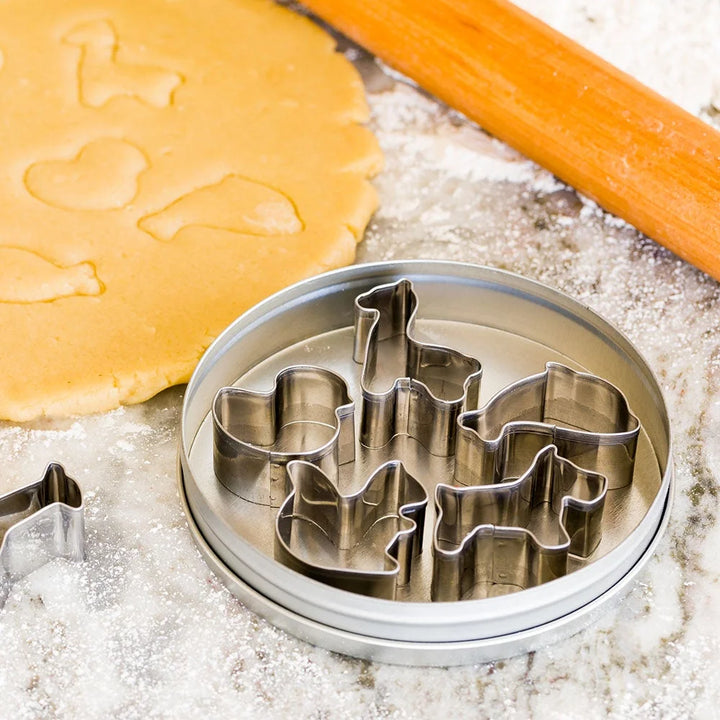 Restaurantware Pastry Tek 8-Piece Metal Animal Cookie Cutter Set, In Round Tin Box - Restaurant Equipment and Smallwares - Canadian Distribution - Ships Free Within Canada on Orders Above CAD $199