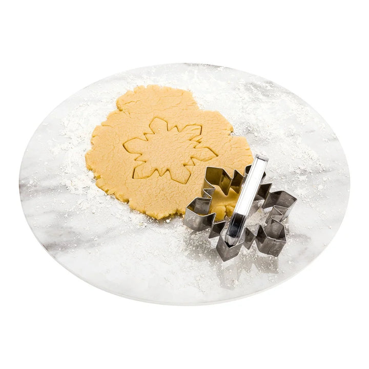 Restaurantware Pastry Tek 4In Metal Snowflake Cookie Cutter, With Handle - Restaurant Equipment and Smallwares - Canadian Distribution - Ships Free Within Canada on Orders Above CAD $199