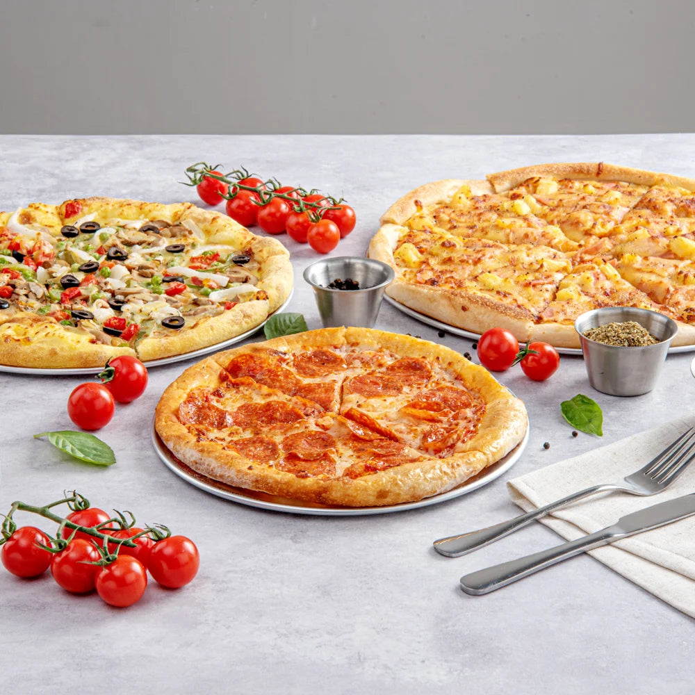 Restaurantware Met Lux 10In Coupe Pizza Trays - Restaurant Equipment and Smallwares - Canadian Distribution - Ships Free Within Canada on Orders Above CAD $199