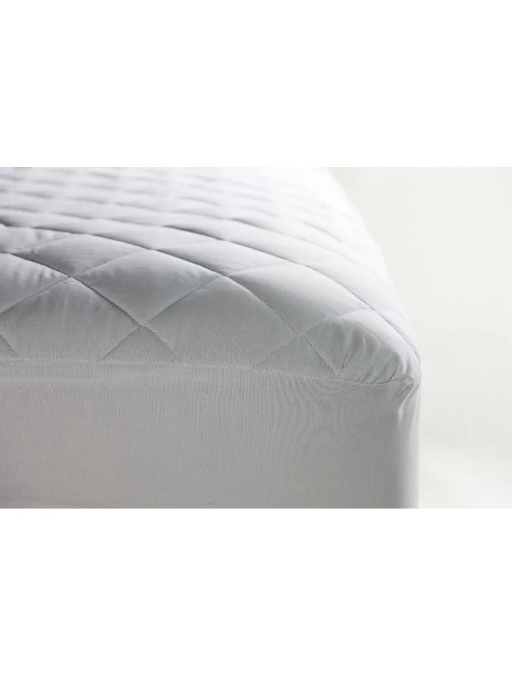 Gold + Cross Premium Queen Mattress Pads, 60 X 80 X 15In, With Fitted Skirting Contour - Restaurant Equipment and Smallwares - Canadian Distribution