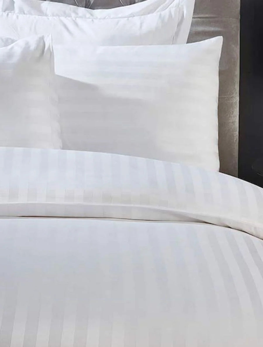 Merit Collection T260 Percale White Queen Duvet Covers, Cotton/Polyester Blend, 88 X 88In, With Flap, 1Cm Stripe - Restaurant Equipment and Smallwares - Canadian Distribution