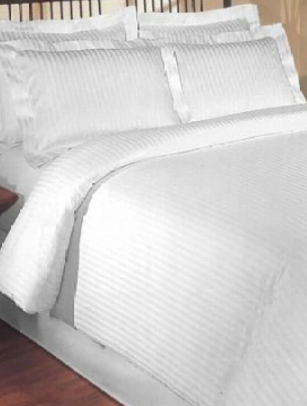 Merit Collection T260 Percale White Queen Duvet Covers, Cotton/Polyester Blend, 88 X 88In, With Zipper, 1Cm Stripe - Restaurant Equipment and Smallwares - Canadian Distribution