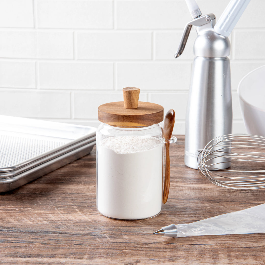 Restaurantware 29oz Glass Vetri Storage Jar, 3.25X3.25X7.5In, With Acacia Lid & Spoon - Restaurant Equipment and Smallwares - Canadian Distribution - Ships Free Within Canada on Orders Above CAD $199