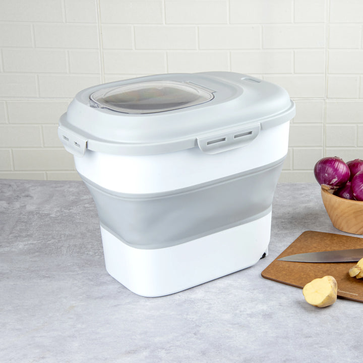 Restaurantware Rw Base Gray Plastic Collapsible Storage Containers, 17.75X13X14.75In - Restaurant Equipment and Smallwares - Canadian Distribution - Ships Free Within Canada on Orders Above CAD $199
