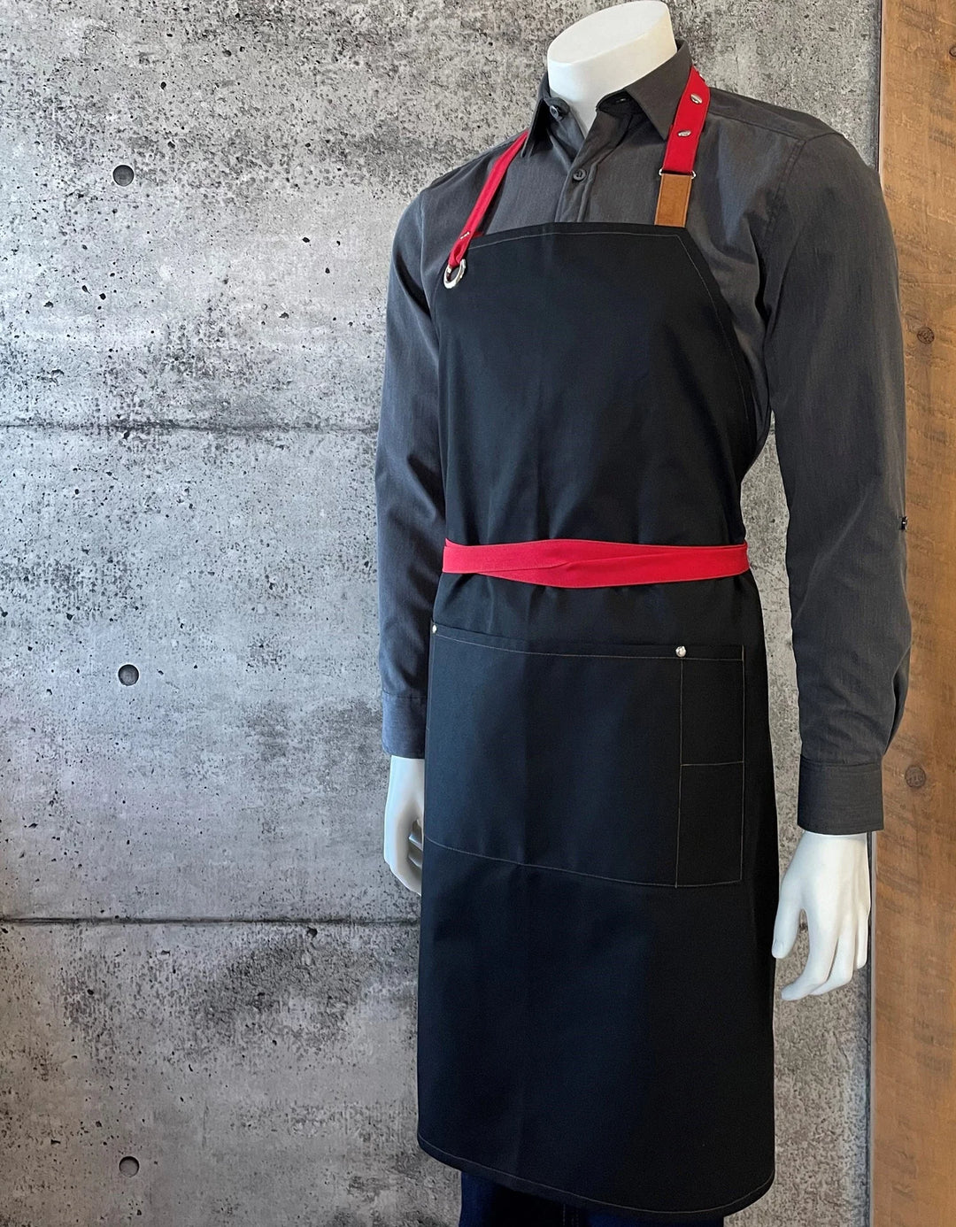 No Limits 34 X 34In Black & Red Bib Apron, Polyester & Cotton, With Colored Strap - Restaurant Equipment and Smallwares - Canadian Distribution