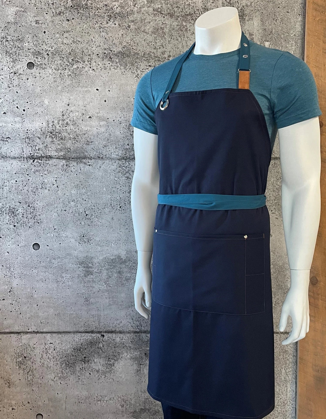 No Limits 34 X 34In Navy & Teal Blue Bib Apron, Polyester & Cotton, With Colored Strap - Restaurant Equipment and Smallwares - Canadian Distribution