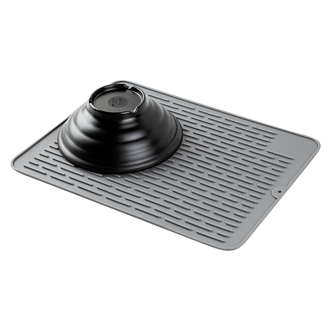 Restaurantware Comfy Grip Gray Silicone Drying Mat, Rectangular, 15.75 x 11.75In - Restaurant Equipment and Smallwares - Canadian Distribution - Ships Free Within Canada on Orders Above CAD $199