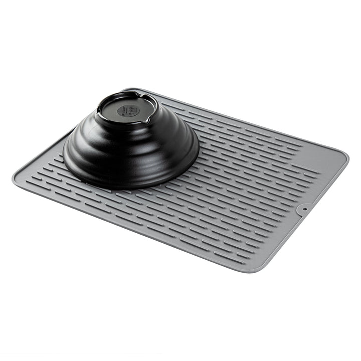 Restaurantware Comfy Grip Gray Silicone Drying Mat, Rectangular, 15.75 x 11.75In - Restaurant Equipment and Smallwares - Canadian Distribution - Ships Free Within Canada on Orders Above CAD $199