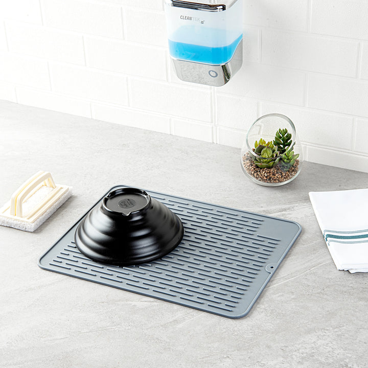 Restaurantware Comfy Grip Gray Silicone Drying Mat, Rectangular, 15.75 x 11.75In - Restaurant Equipment and Smallwares - Canadian Distribution - Ships Free Within Canada on Orders Above CAD $199