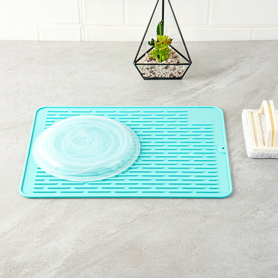 Restaurantware Comfy Grip Turquoise Silicone Drying Mat, Rectangular, 15.75 x 11.75In - Restaurant Equipment and Smallwares - Canadian Distribution - Ships Free Within Canada on Orders Above CAD $199