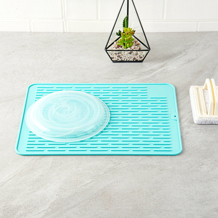 Restaurantware Comfy Grip Turquoise Silicone Drying Mat, Rectangular, 15.75 x 11.75In - Restaurant Equipment and Smallwares - Canadian Distribution - Ships Free Within Canada on Orders Above CAD $199