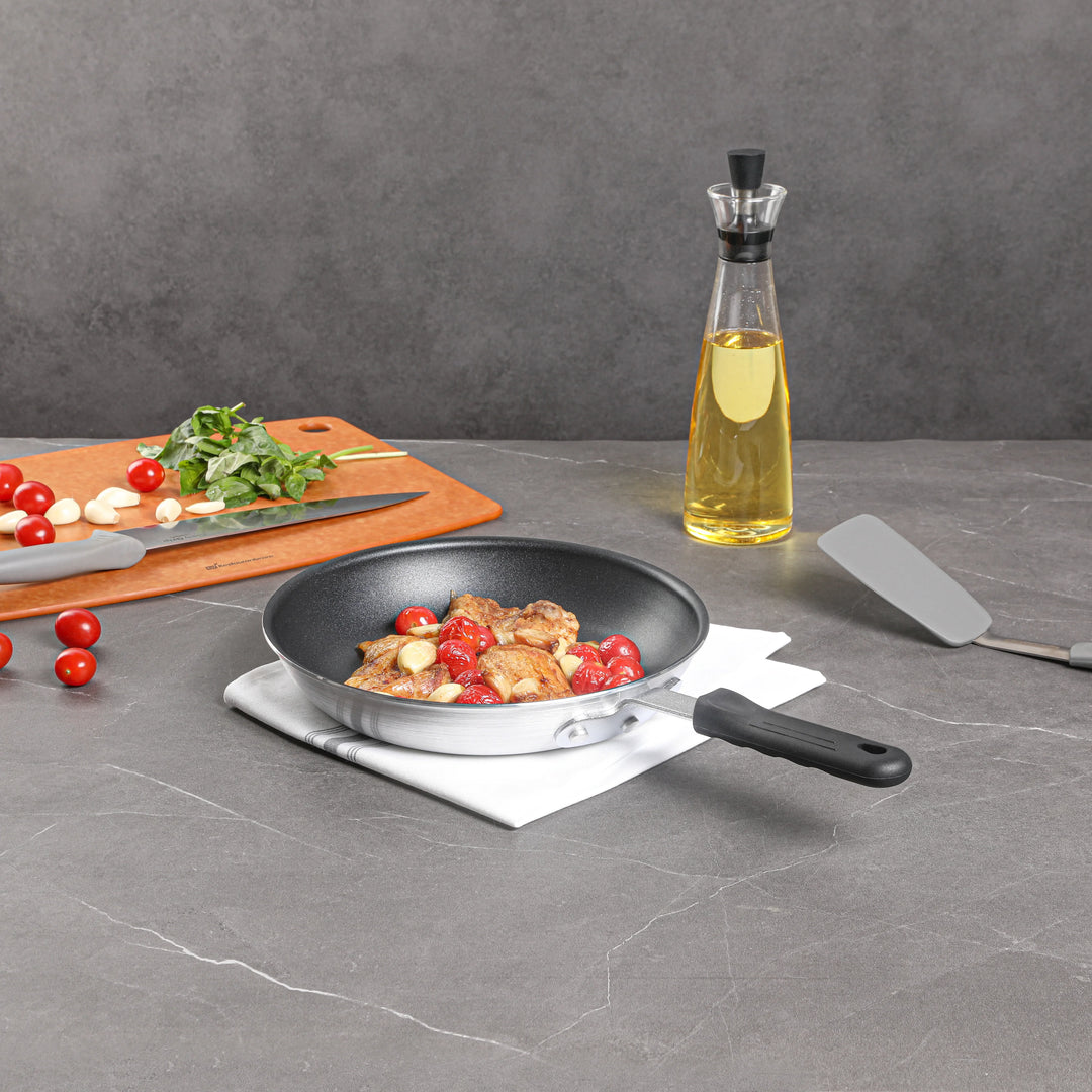 Restaurantware Met Lux 5.25 Inch Handle Sleeve, Silicone, Black, for 10 & 12 Inch Aluminum Pans - Restaurant Equipment and Smallwares - Canadian Distribution - Ships Free Within Canada on Orders Above CAD $199