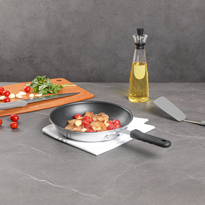 Restaurantware Met Lux 5.25 Inch Handle Sleeve, Silicone, Black, for 10 & 12 Inch Aluminum Pans - Restaurant Equipment and Smallwares - Canadian Distribution - Ships Free Within Canada on Orders Above CAD $199