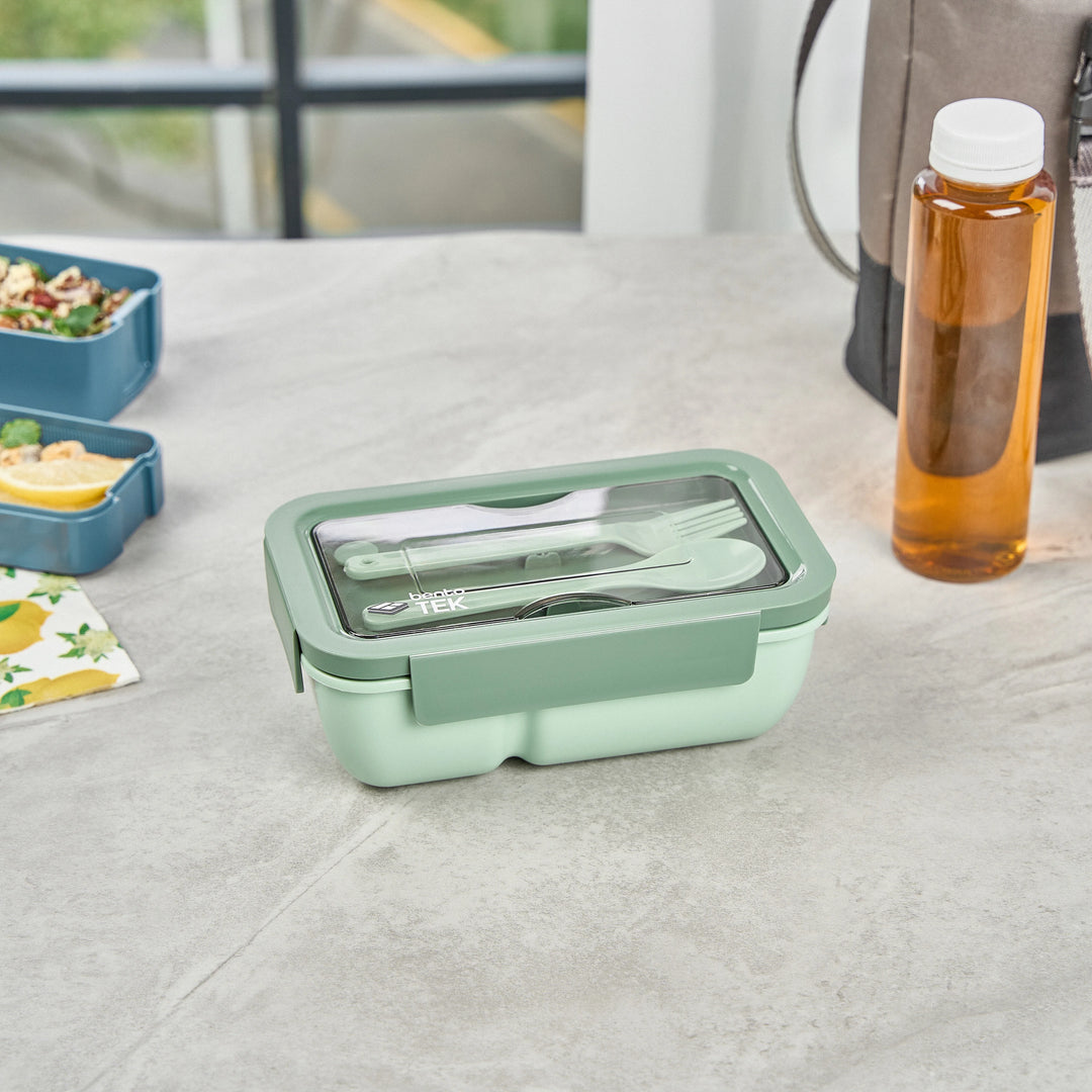 Restaurantware Bento Tek 29 Ounce Microwave-Safe Lunch Boxes, Green, 7.75 x 4.75 x 2.75 Inch, with Fork & Spoon - 10 Units/Case - Restaurant Equipment and Smallwares - Canadian Distribution - Ships Free Within Canada on Orders Above CAD $199