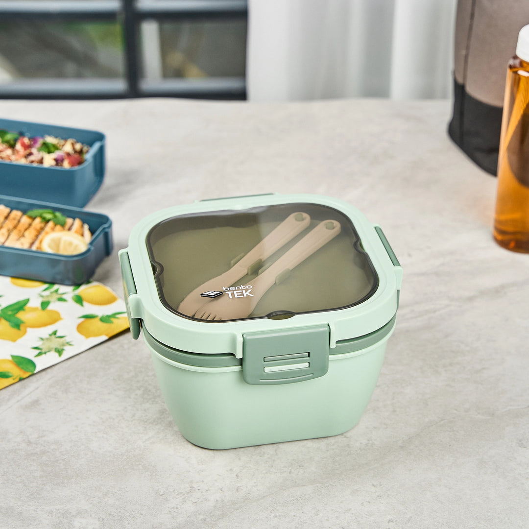 Restaurantware Bento Tek 58 Ounce Microwave-Safe Lunch Boxes, Green, 7.25 x 7.25 x 4.25 Inch, with Fork & Knife - Restaurant Equipment and Smallwares - Canadian Distribution - Ships Free Within Canada on Orders Above CAD $199
