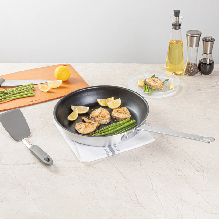 Restaurantware Met Lux 12 Inch Non-Stick Fry Pans, Aluminum - Restaurant Equipment and Smallwares - Canadian Distribution - Ships Free Within Canada on Orders Above CAD $199