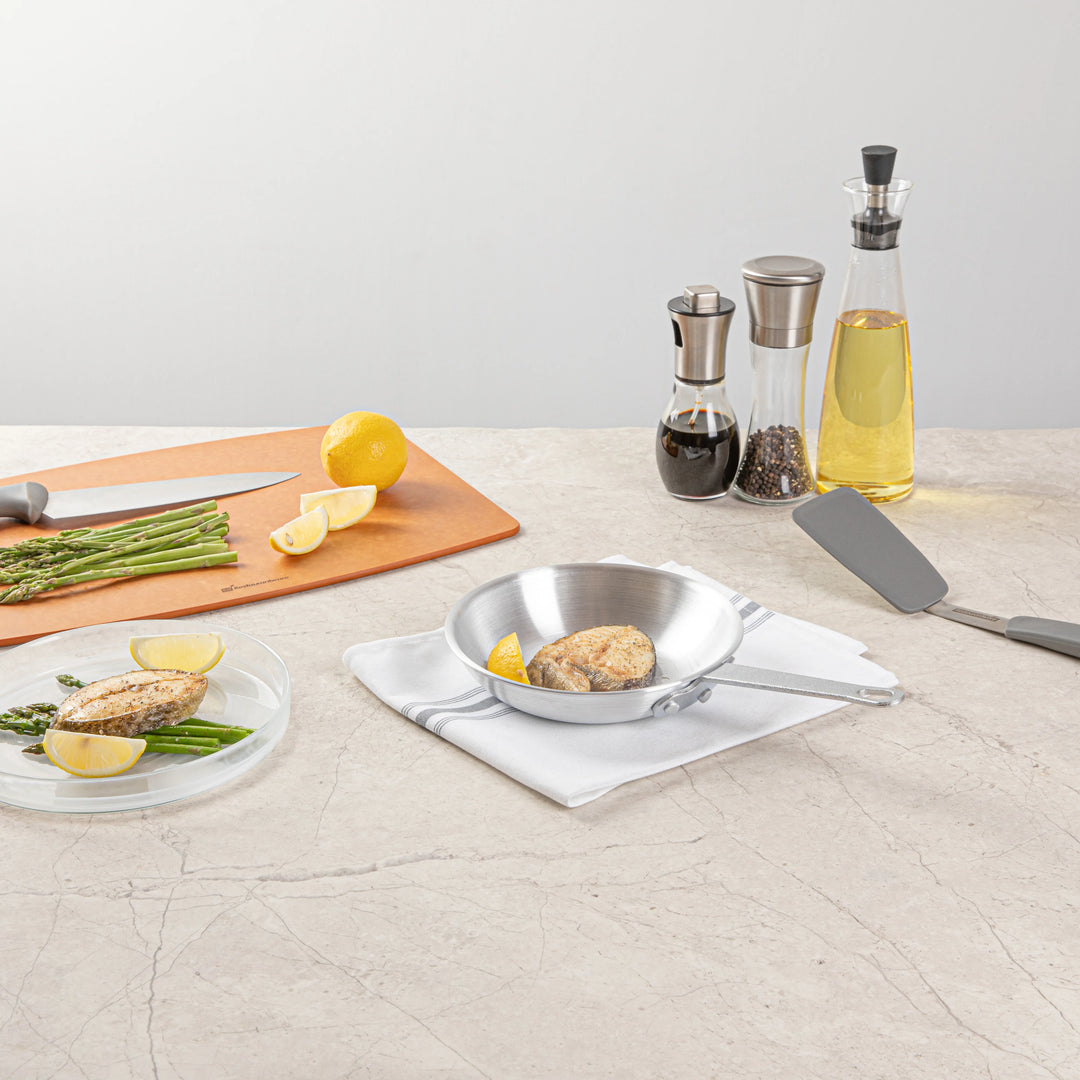 Restaurantware Met Lux 8 Inch Fry Pans, Aluminum - Restaurant Equipment and Smallwares - Canadian Distribution - Ships Free Within Canada on Orders Above CAD $199
