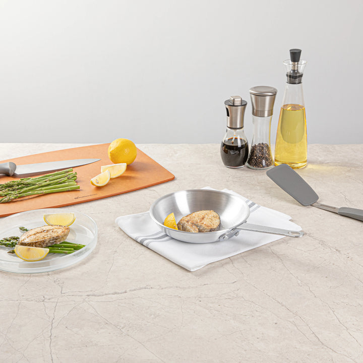 Restaurantware Met Lux 8 Inch Fry Pans, Aluminum - Restaurant Equipment and Smallwares - Canadian Distribution - Ships Free Within Canada on Orders Above CAD $199