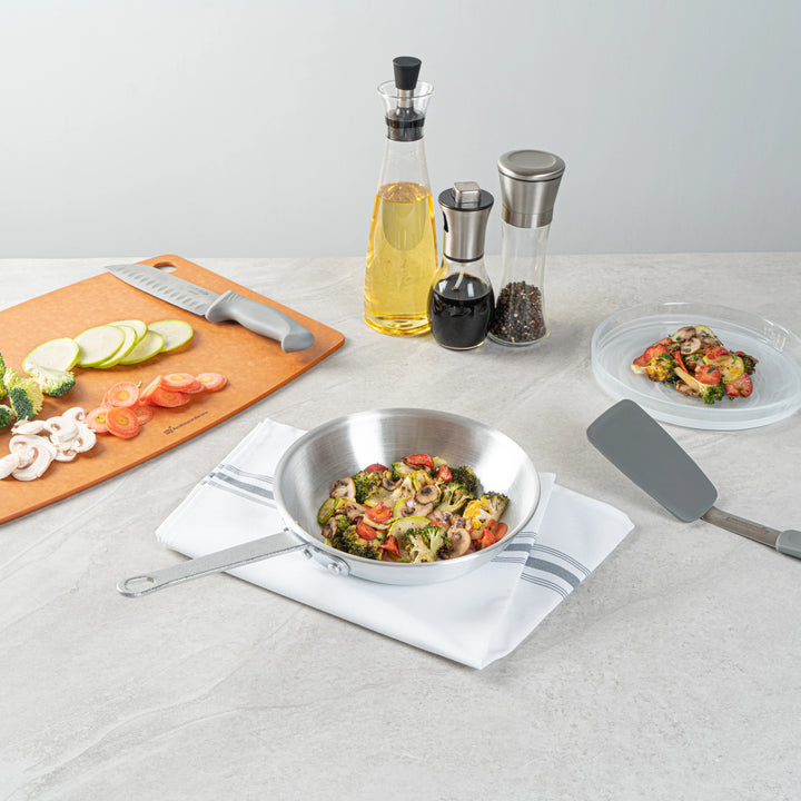 Restaurantware Met Lux 9 Inch Fry Pans, Aluminum - Restaurant Equipment and Smallwares - Canadian Distribution - Ships Free Within Canada on Orders Above CAD $199