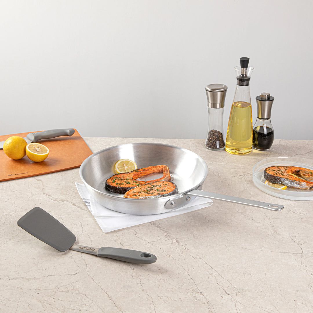 Restaurantware Met Lux 12 Inch Fry Pans, Aluminum - Restaurant Equipment and Smallwares - Canadian Distribution - Ships Free Within Canada on Orders Above CAD $199