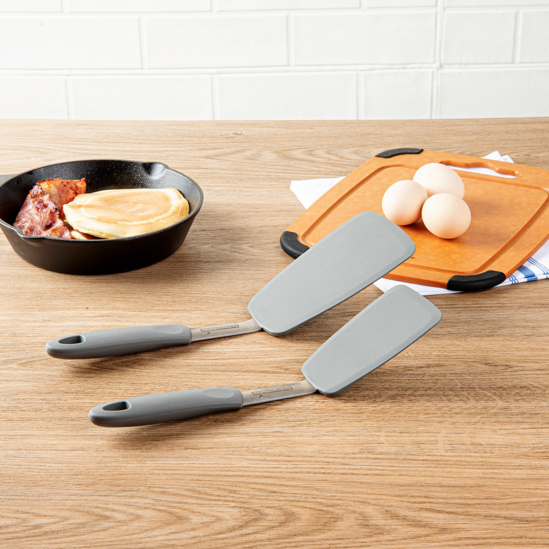 Restaurantware Comfy Grip 2-Piece Solid Turner Set, Gray, Silicone - Restaurant Equipment and Smallwares - Canadian Distribution - Ships Free Within Canada on Orders Above CAD $199