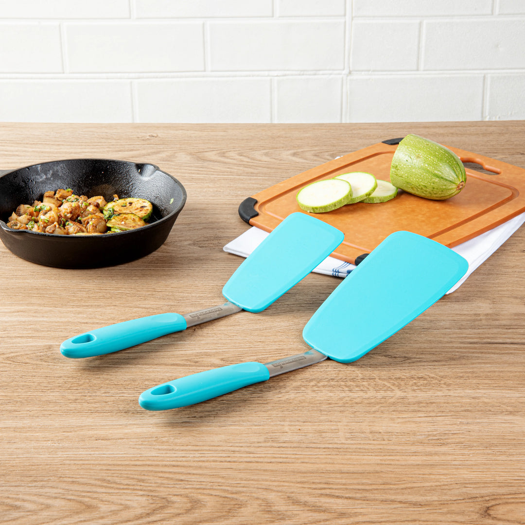 Restaurantware Comfy Grip 2-Piece Solid Turner Set, Turquoise, Silicone - Restaurant Equipment and Smallwares - Canadian Distribution - Ships Free Within Canada on Orders Above CAD $199