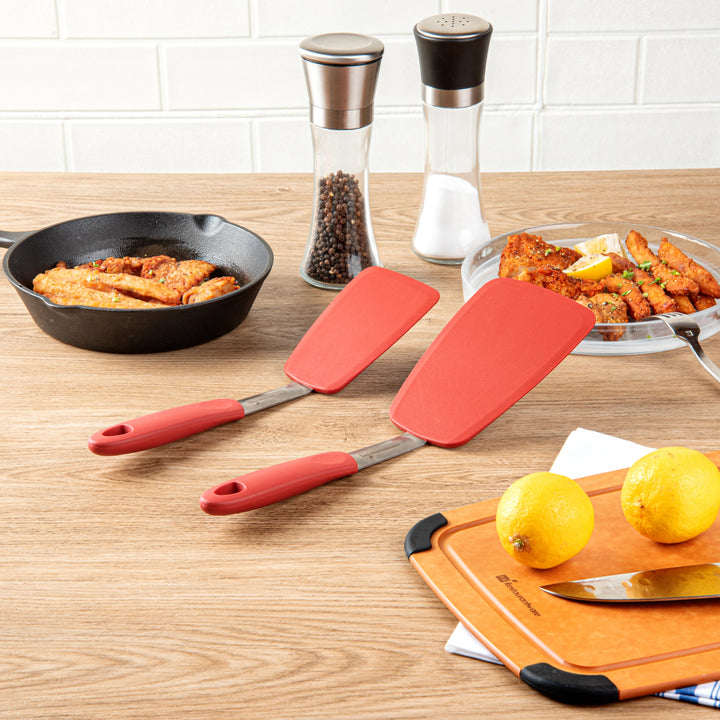 Restaurantware Comfy Grip 2-Piece Solid Turner Set, Red, Silicone - Restaurant Equipment and Smallwares - Canadian Distribution - Ships Free Within Canada on Orders Above CAD $199