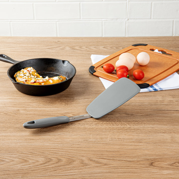 Restaurantware Comfy Grip 13.25In Solid Turner, Gray, Silicone - Restaurant Equipment and Smallwares - Canadian Distribution - Ships Free Within Canada on Orders Above CAD $199