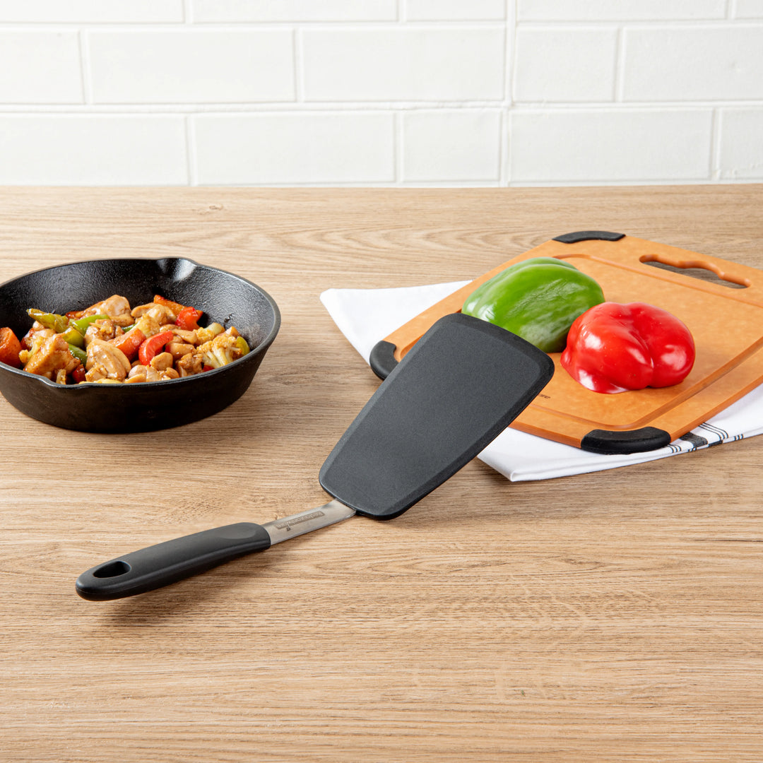Restaurantware Comfy Grip 13.25In Solid Turner, Black, Silicone - Restaurant Equipment and Smallwares - Canadian Distribution - Ships Free Within Canada on Orders Above CAD $199