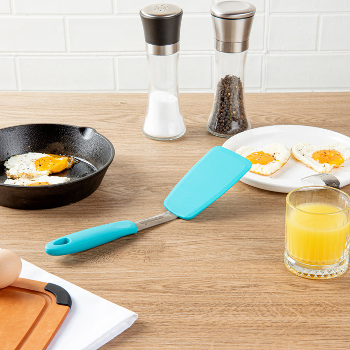Restaurantware Comfy Grip 12In Solid Turner, Turquoise, Silicone - Restaurant Equipment and Smallwares - Canadian Distribution - Ships Free Within Canada on Orders Above CAD $199