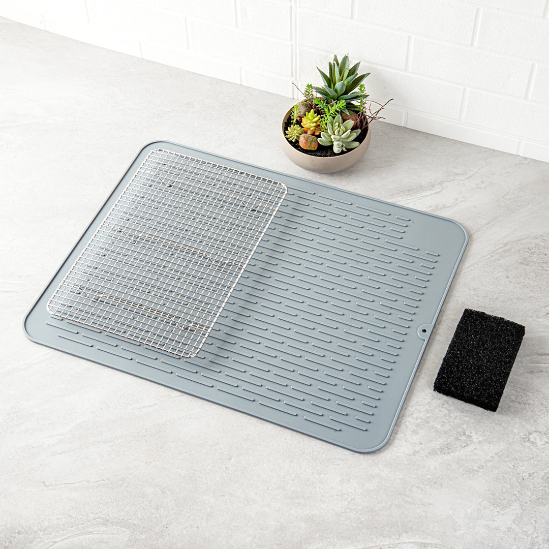 Restaurantware Comfy Grip Gray Silicone Drying Mat, Rectangular, 23 x 18In - Restaurant Equipment and Smallwares - Canadian Distribution - Ships Free Within Canada on Orders Above CAD $199