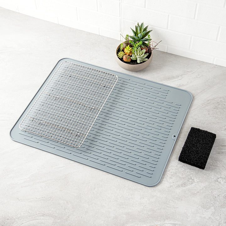 Restaurantware Comfy Grip Gray Silicone Drying Mat, Rectangular, 23 x 18In - Restaurant Equipment and Smallwares - Canadian Distribution - Ships Free Within Canada on Orders Above CAD $199