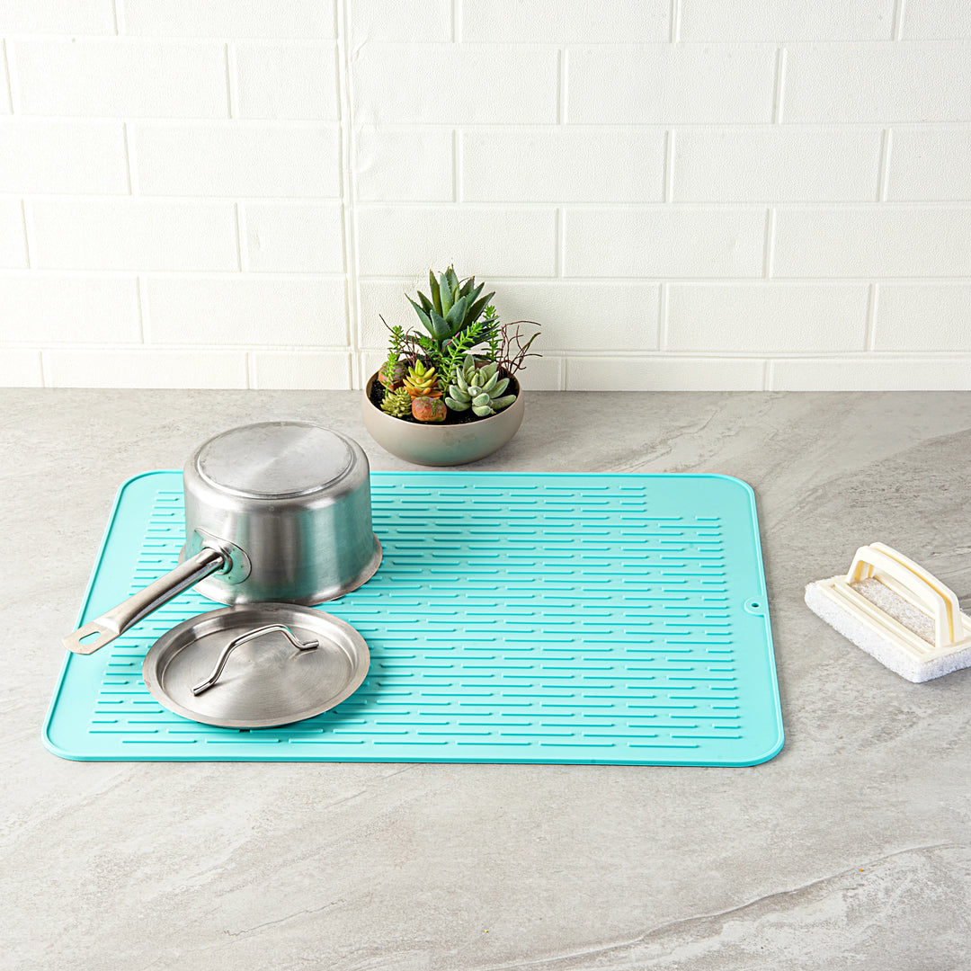 Restaurantware Comfy Grip Turquoise Silicone Drying Mat, Rectangular, 23 x 18In - Restaurant Equipment and Smallwares - Canadian Distribution - Ships Free Within Canada on Orders Above CAD $199