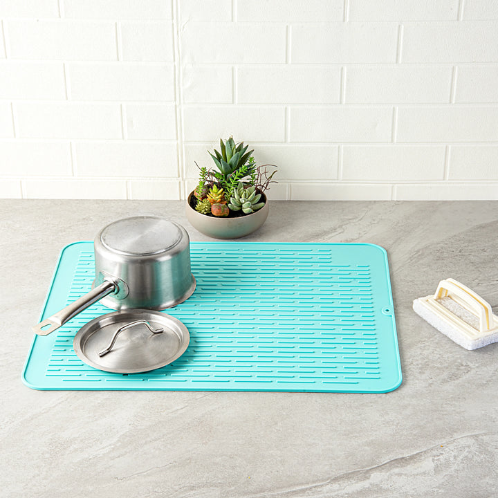 Restaurantware Comfy Grip Turquoise Silicone Drying Mat, Rectangular, 23 x 18In - Restaurant Equipment and Smallwares - Canadian Distribution - Ships Free Within Canada on Orders Above CAD $199