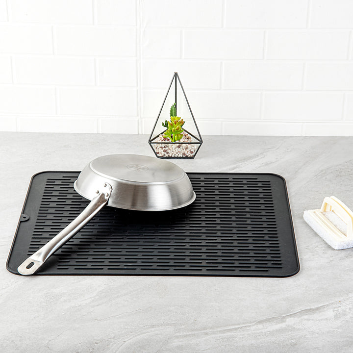 Restaurantware Comfy Grip Black Silicone Drying Mat, Rectangular, 23 x 18In - Restaurant Equipment and Smallwares - Canadian Distribution - Ships Free Within Canada on Orders Above CAD $199