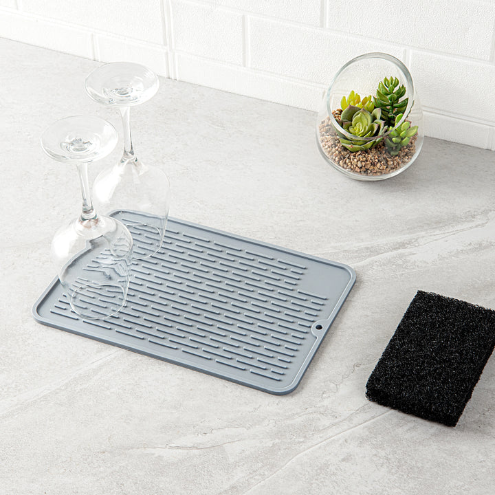 Restaurantware Comfy Grip Gray Silicone Drying Mat, Rectangular, 11.75 x 7.75In - Restaurant Equipment and Smallwares - Canadian Distribution - Ships Free Within Canada on Orders Above CAD $199