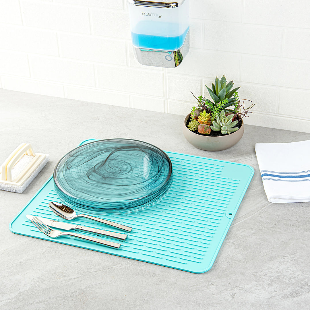 Restaurantware Comfy Grip Turquoise Silicone Drying Mat, Rectangular, 17.75 x 15.75In - Restaurant Equipment and Smallwares - Canadian Distribution - Ships Free Within Canada on Orders Above CAD $199