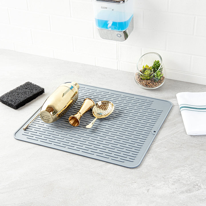 Restaurantware Comfy Grip Gray Silicone Drying Mat, Rectangular, 17.75 x 15.75In - Restaurant Equipment and Smallwares - Canadian Distribution - Ships Free Within Canada on Orders Above CAD $199
