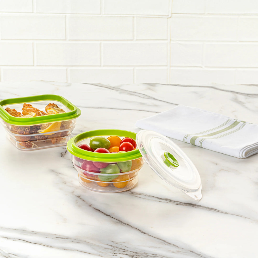 Restaurantware Fresh Hero 16 Ounce Airtight Collapsible Food Storage Containers, Green, Silicone, 5.75 x 5.75 x 2.75 Inch, includes Vented Lid - Restaurant Equipment and Smallwares - Canadian Distribution