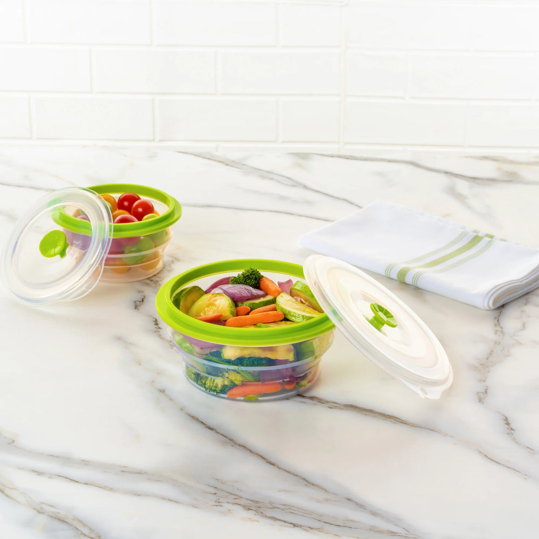 Restaurantware Fresh Hero 31 Ounce Airtight Collapsible Food Storage Containers, Green, Silicone, 7 x 7 x 3 Inch, includes Vented Lid - Restaurant Equipment and Smallwares - Canadian Distribution - Ships Free Within Canada on Orders Above CAD $199
