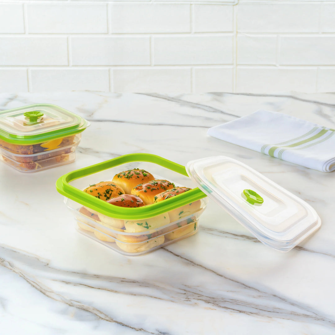 Restaurantware Fresh Hero 37 Ounce Airtight Collapsible Food Storage Containers, Green, Silicone, 7 x 7 x 3 Inch, includes Vented Lid - Restaurant Equipment and Smallwares - Canadian Distribution - Ships Free Within Canada on Orders Above CAD $199