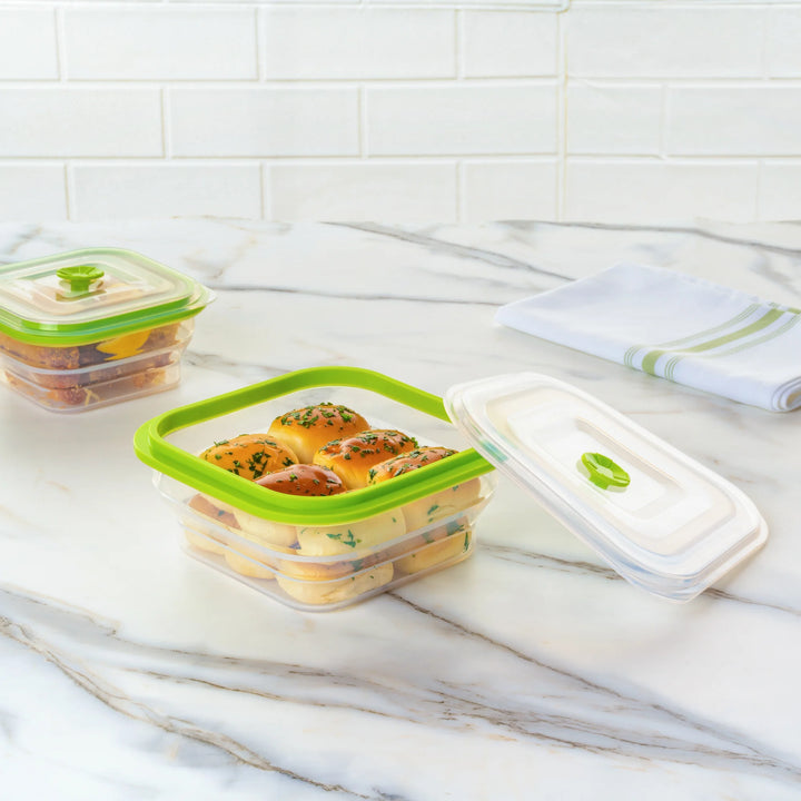 Restaurantware Fresh Hero 37 Ounce Airtight Collapsible Food Storage Containers, Green, Silicone, 7 x 7 x 3 Inch, includes Vented Lid - Restaurant Equipment and Smallwares - Canadian Distribution - Ships Free Within Canada on Orders Above CAD $199