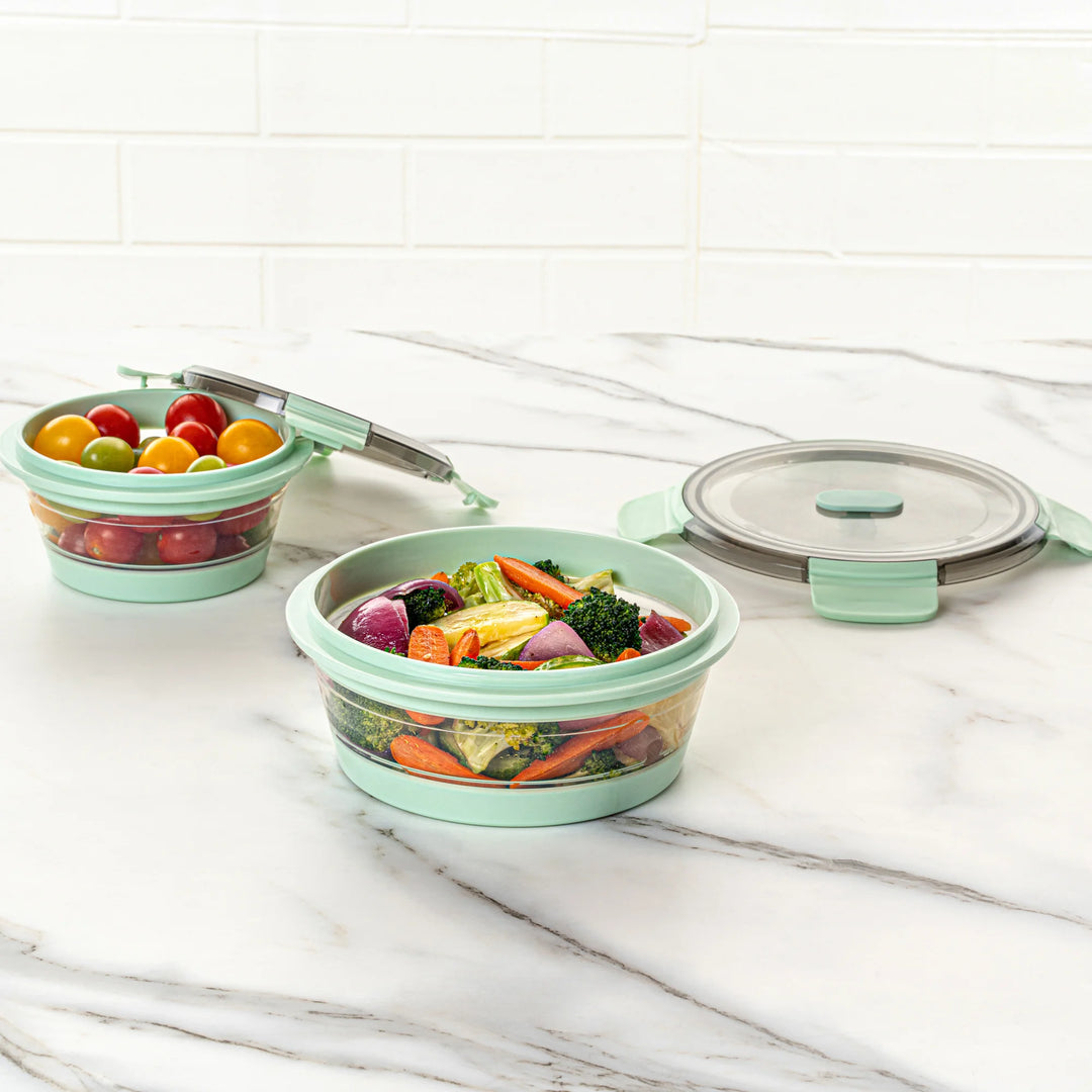Restaurantware Fresh Hero 27 Ounce Airtight Collapsible Food Storage Containers, Green, Silicone, 6.75 x 6.75 x 2.75 Inch, includes Vented Lid - Restaurant Equipment and Smallwares - Canadian Distribution