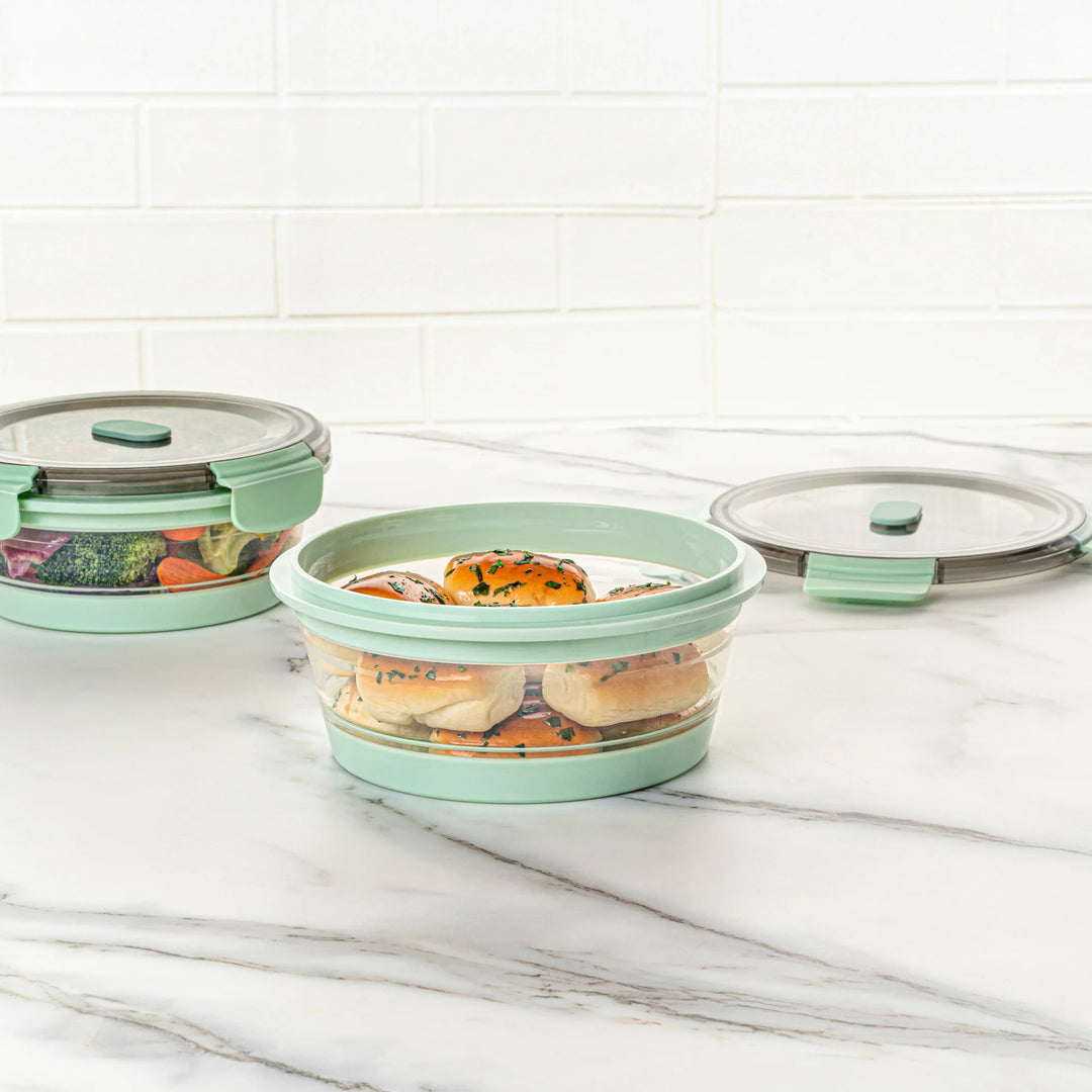Restaurantware Fresh Hero 34 Ounce Airtight Collapsible Food Storage Containers, Green, Silicone, 7.25 x 7.25 x 3 Inch, includes Vented Lid - Restaurant Equipment and Smallwares - Canadian Distribution - Ships Free Within Canada on Orders Above CAD $199