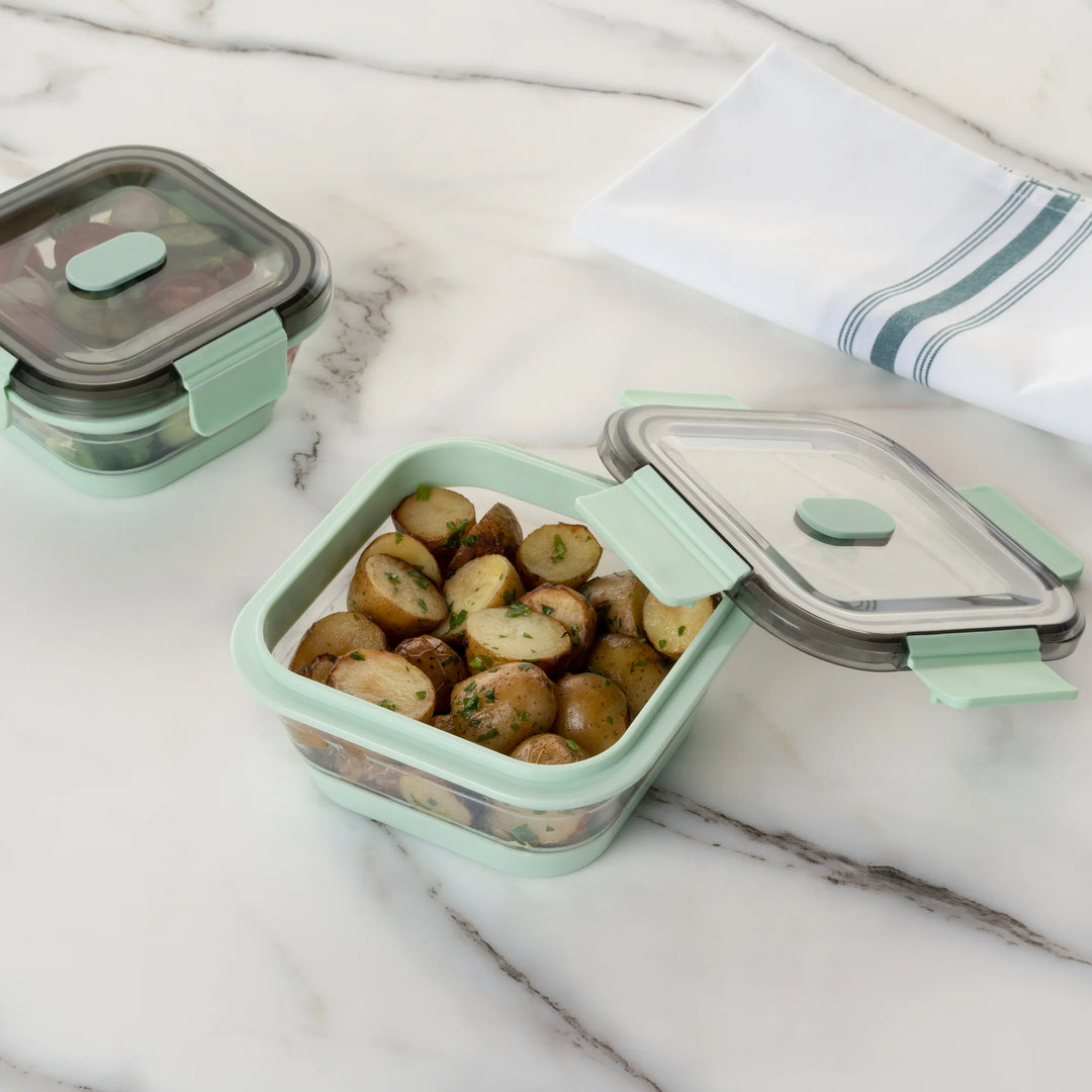 Restaurantware Fresh Hero 24 Ounce Airtight Collapsible Food Storage Containers, Green, Silicone, 6 x 6 x 2.75 Inch, includes Vented Lid - Restaurant Equipment and Smallwares - Canadian Distribution - Ships Free Within Canada on Orders Above CAD $199