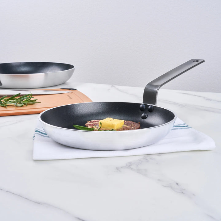 Restaurantware Met Lux 9 Inch Non-Stick Heavy-Duty Induction Ready Fry Pans, Aluminum - Restaurant Equipment and Smallwares - Canadian Distribution - Ships Free Within Canada on Orders Above CAD $199