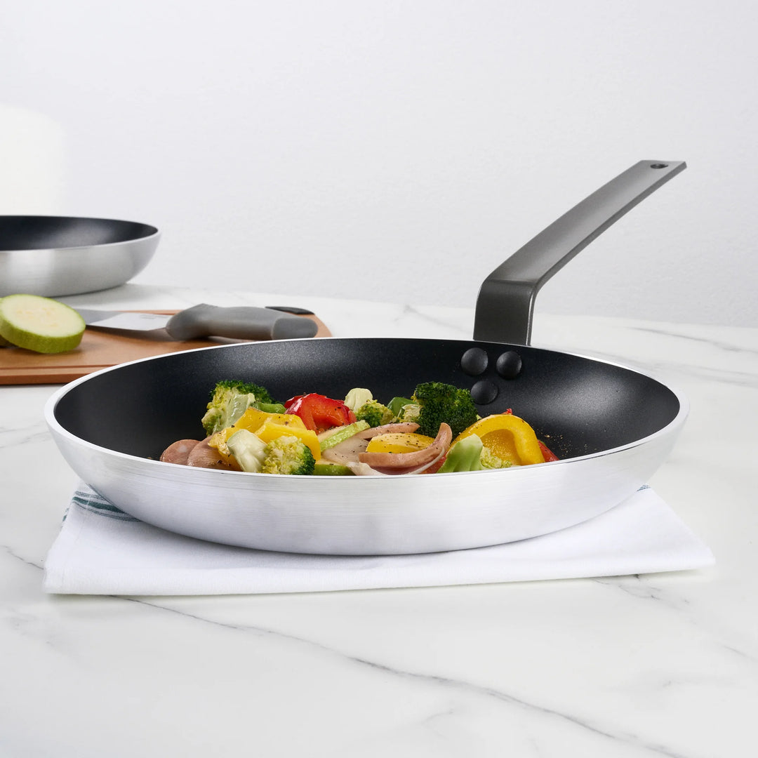 Restaurantware Met Lux 13 Inch Non-Stick Heavy-Duty Induction Ready Fry Pans, Aluminum - Restaurant Equipment and Smallwares - Canadian Distribution - Ships Free Within Canada on Orders Above CAD $199